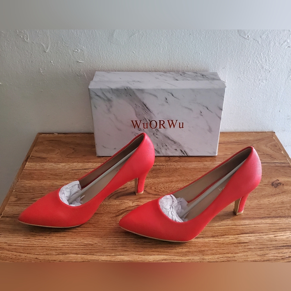 WuORWu Women Sise 9 Red 3 1/2 inch Heel Pump Shoes
